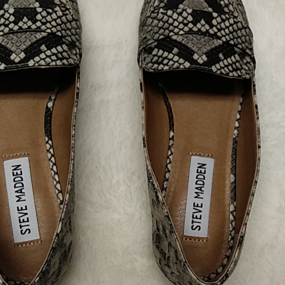 !Steve Madden Snake Pointy Toe Flats - image 5